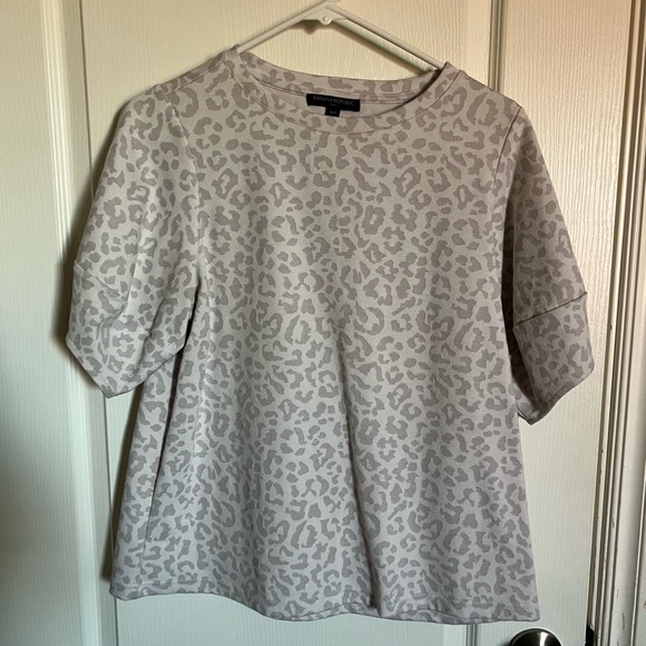 White leopard print - Picture 2 of 3